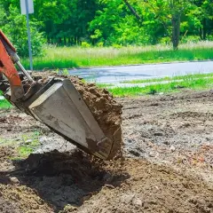 Jaka ziemia na podniesienie terenu? Wybierz najlepszą opcję i uniknij błędów