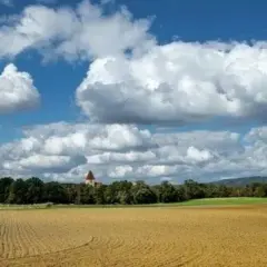 Kiedy działka jest budowlana? Poznaj kluczowe kryteria i przepisy
