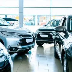 Ile kosztuje wynajem samochodu na rok? Poznaj ukryte koszty i oferty