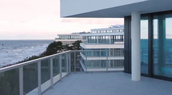 Ile kosztuje apartament nad morzem? Przegląd cen i lokalizacji