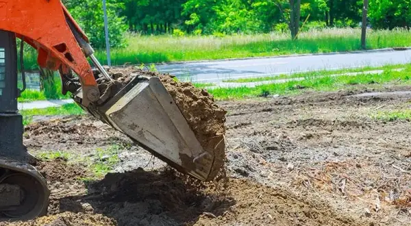 Jaka ziemia na podniesienie terenu? Wybierz najlepszą opcję i uniknij błędów
