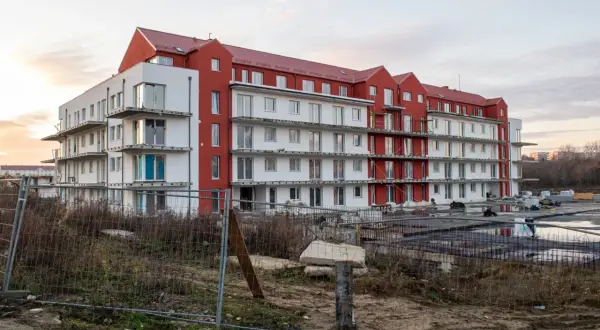 Przed kim odpowiada spółdzielnia mieszkaniowa? Kluczowe informacje o odpowiedzialności