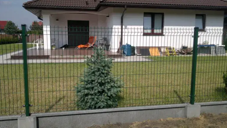 Zdjęcie Jak odgrodzić się od sąsiada na działce i zyskać prywatność